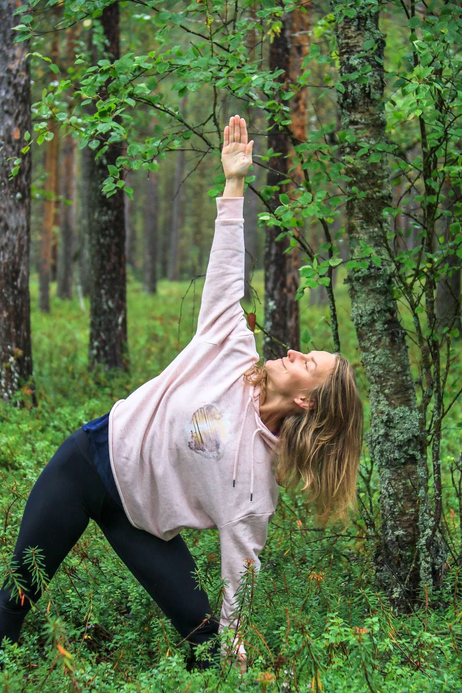 Golden Hour huppari, Golden Hour hoodie, VALOTUS, ekologista muotia, eco fashion, slow fashion, sustainable fashion, ekomuoti, sustainable clothing brand, hidas muoti