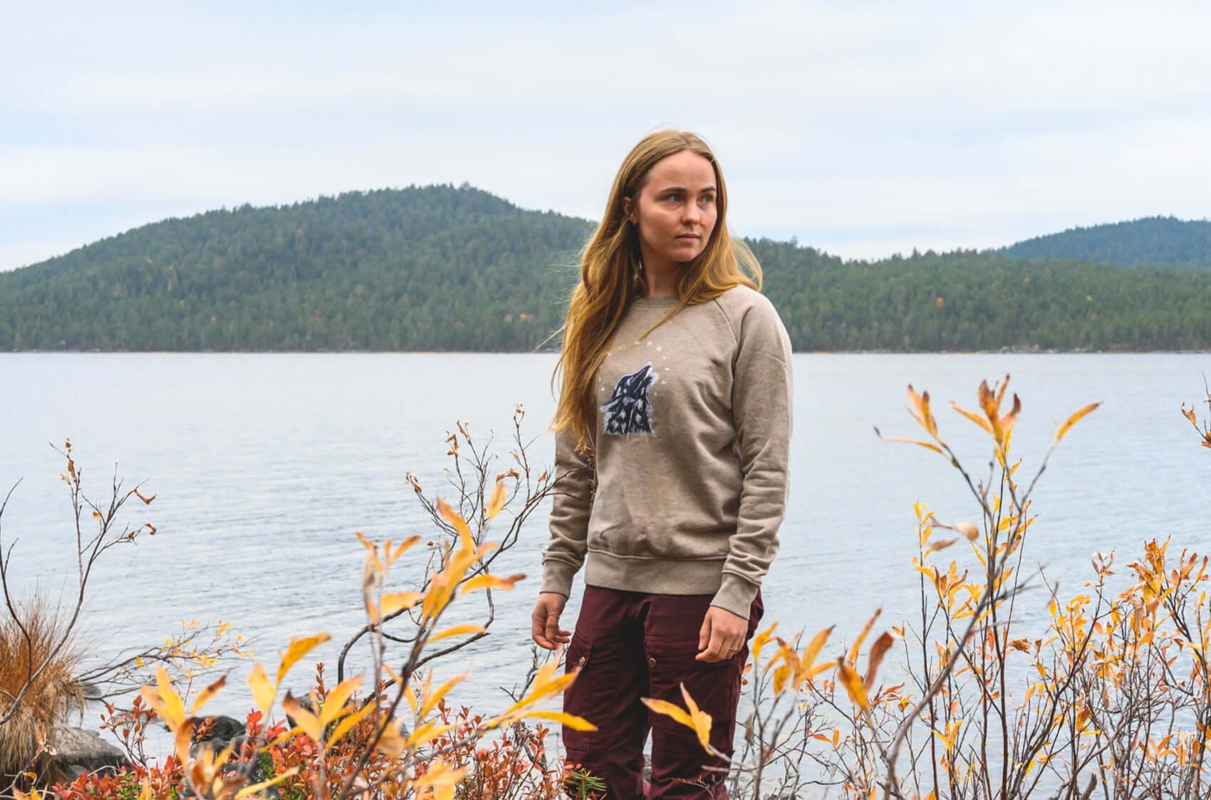 The Howl collegepaita, The Howl crewneck, VALOTUS, ekologista muotia, eco fashion, slow fashion, sustainable fashion, ekomuoti, sustainable clothing brand, hidas muoti