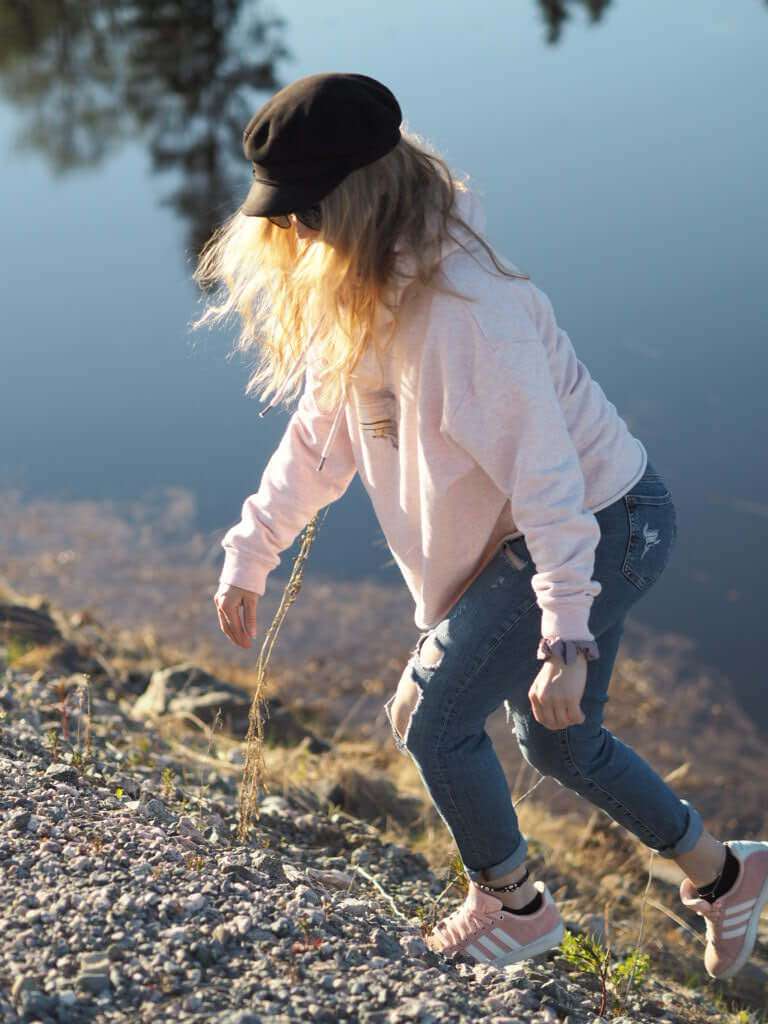 Golden Hour huppari, Golden Hour hoodie, VALOTUS, ekologista muotia, eco fashion, slow fashion, sustainable fashion, ekomuoti, sustainable clothing brand, hidas muoti
